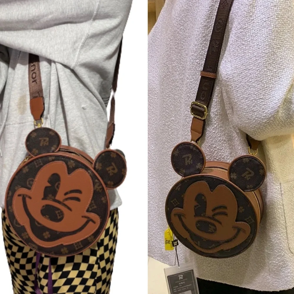 ✨$450✨ WATER PROOF MICKEY MOUSE ZIPPER CROSSBODY BAG Disney land - Picture 1 of 14